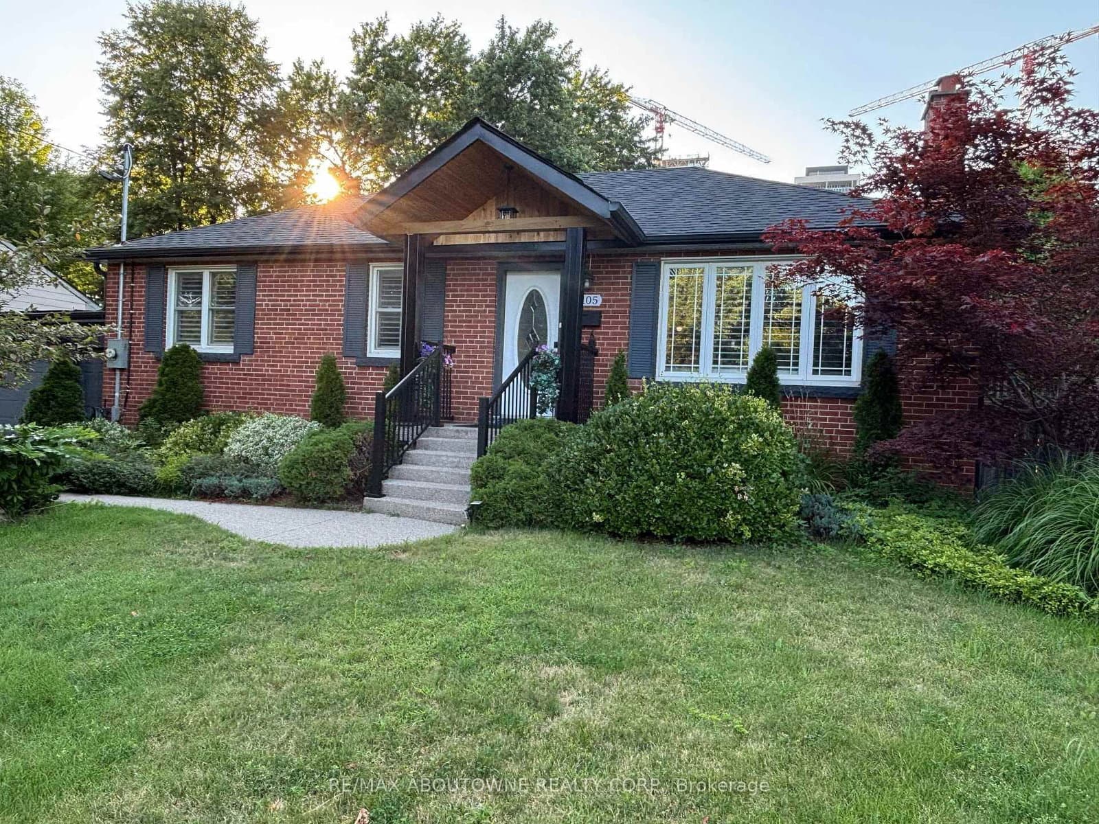 2105 Maplewood Drive thumbnail 4