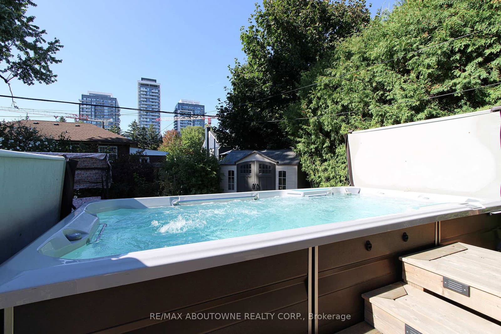 2105 Maplewood Drive thumbnail 42