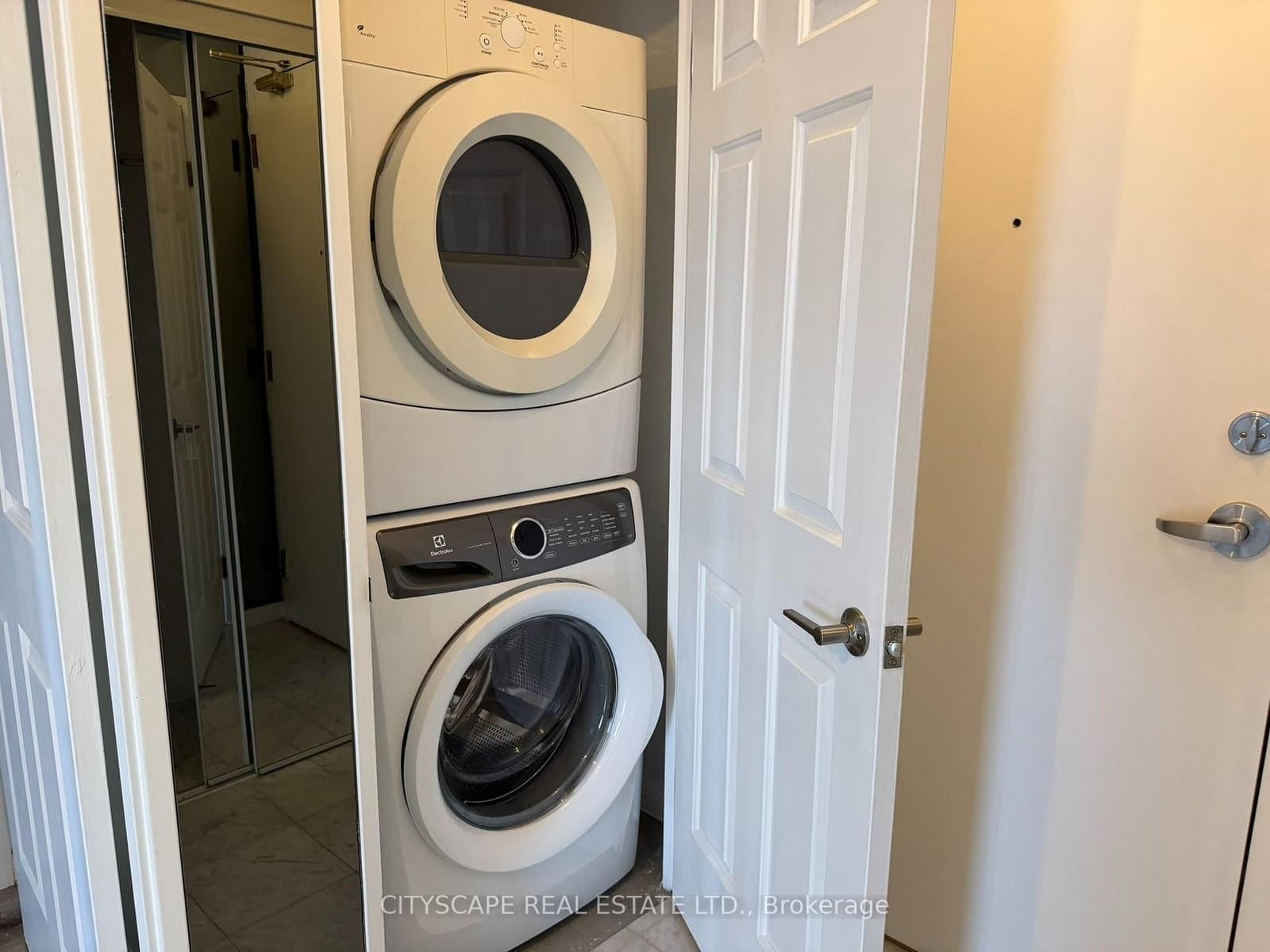 101 Subway Crescent, Unit 1906 thumbnail 16