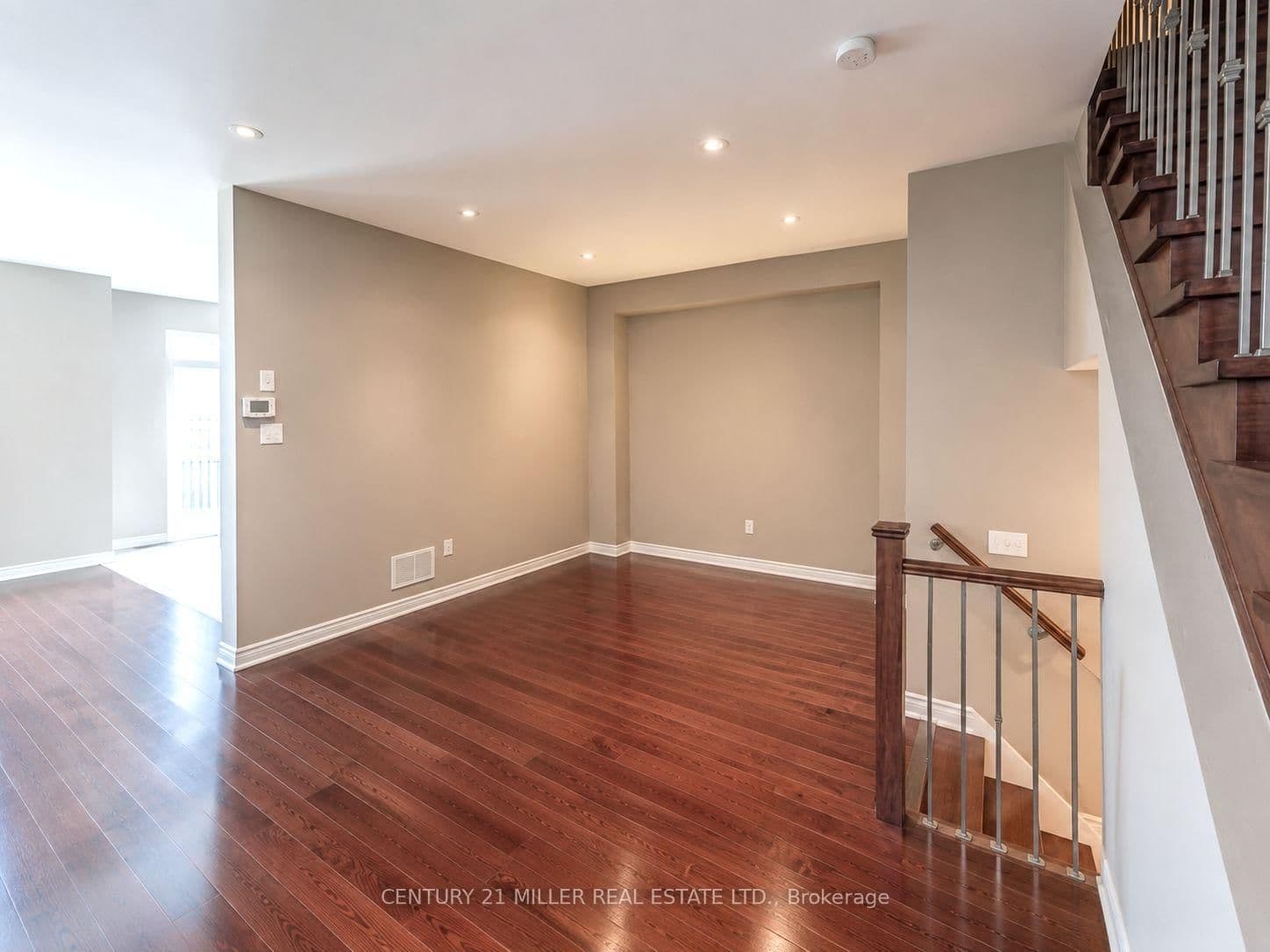 1290 Craigleith Road thumbnail 3