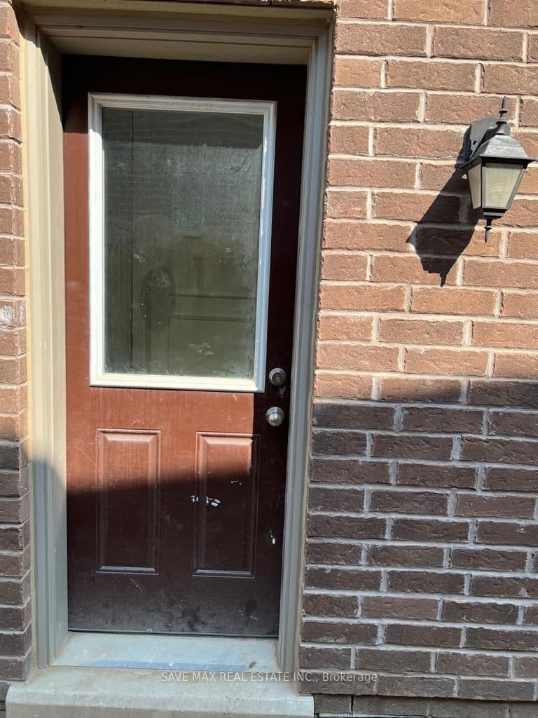 14 Lady Evelyn Crescent, Unit Basement - Image 1