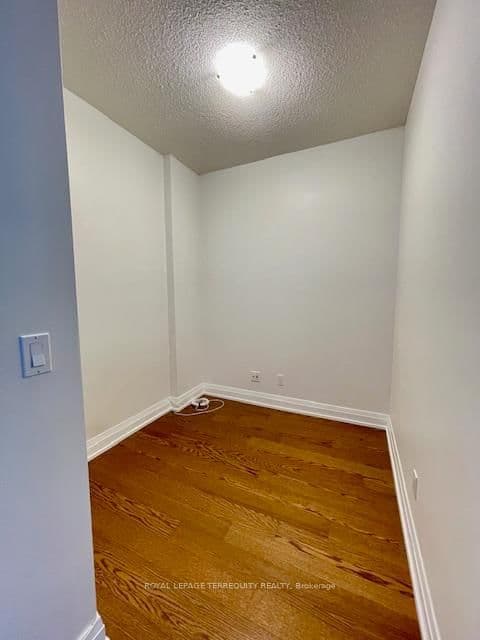 65 Speers Road, Unit 323 thumbnail 11