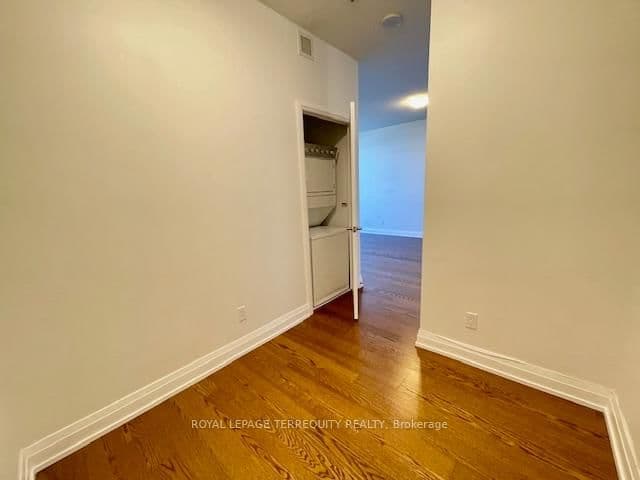 65 Speers Road, Unit 323 thumbnail 12