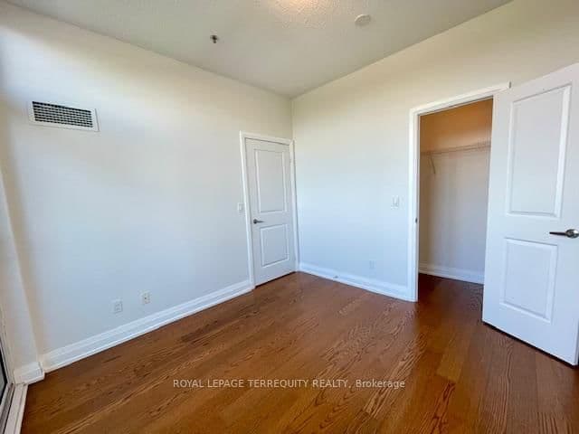65 Speers Road, Unit 323 thumbnail 17