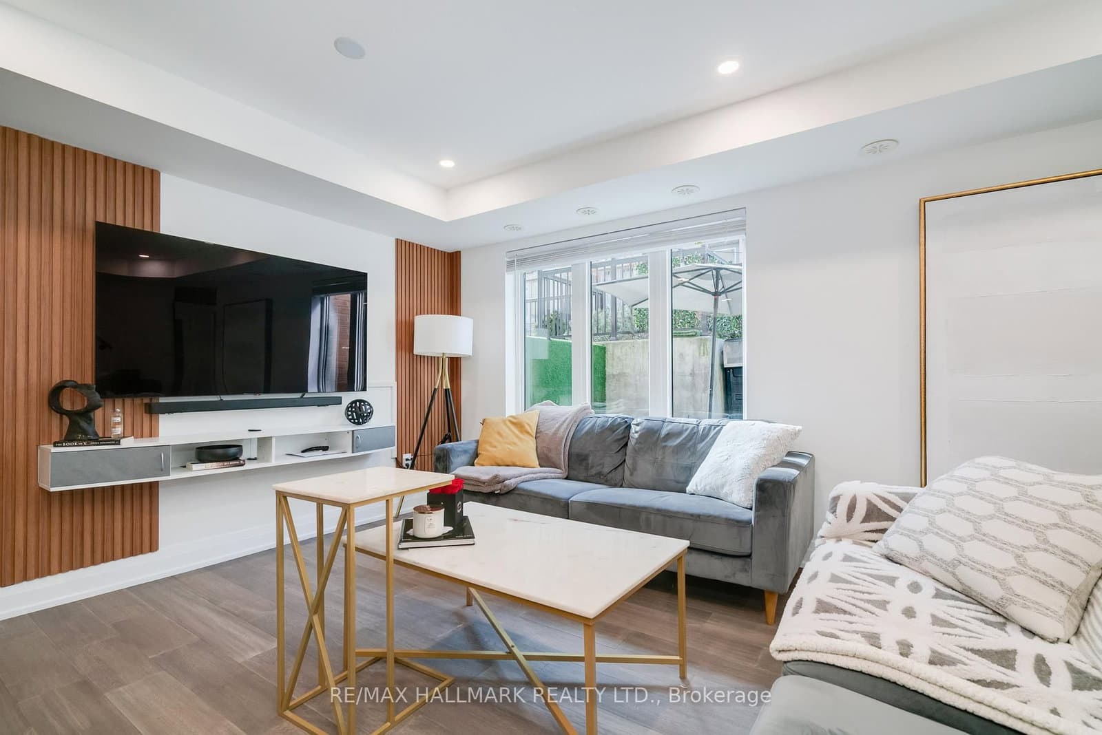 11 Foundry Avenue, Unit 129 thumbnail 2