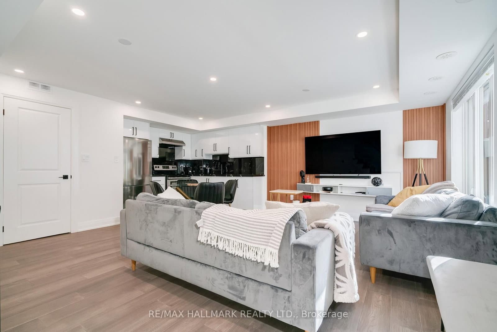 11 Foundry Avenue, Unit 129 thumbnail 4
