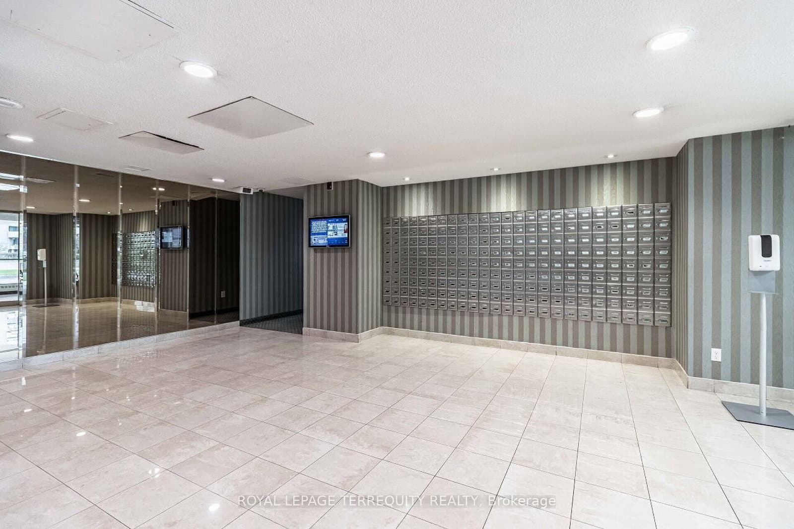 299 Mill Road, Unit 210 thumbnail 2