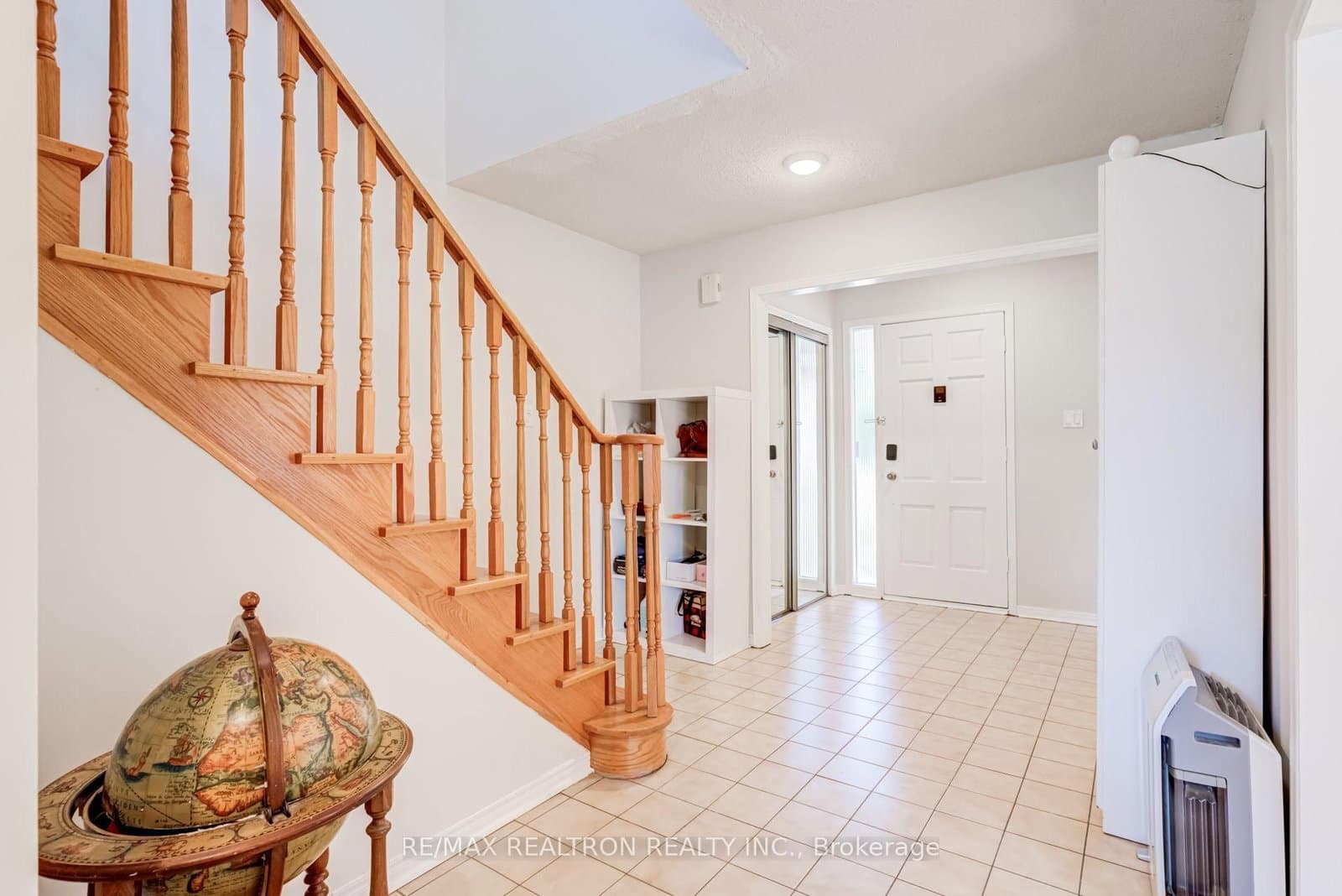 4379 Radisson Crescent thumbnail 2