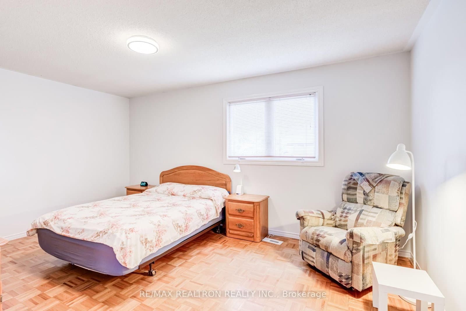 4379 Radisson Crescent thumbnail 22