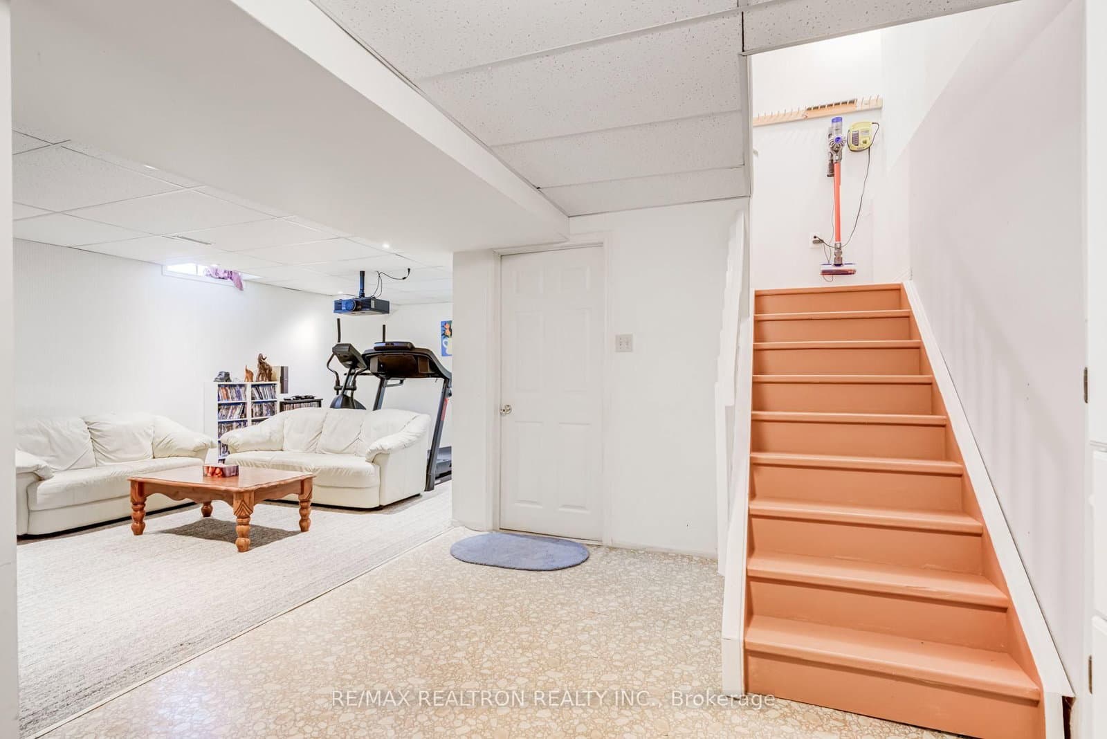 4379 Radisson Crescent thumbnail 32