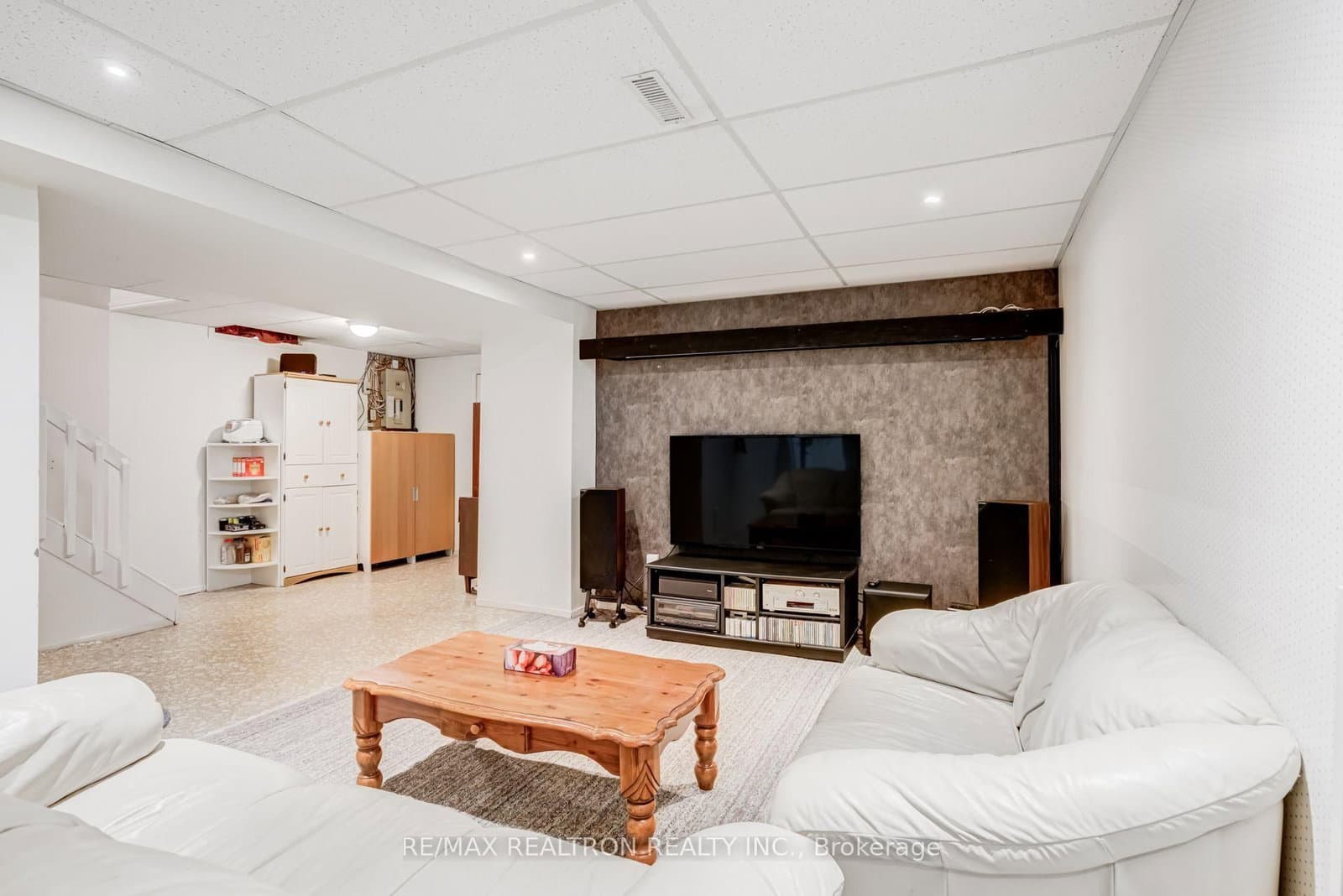 4379 Radisson Crescent thumbnail 34