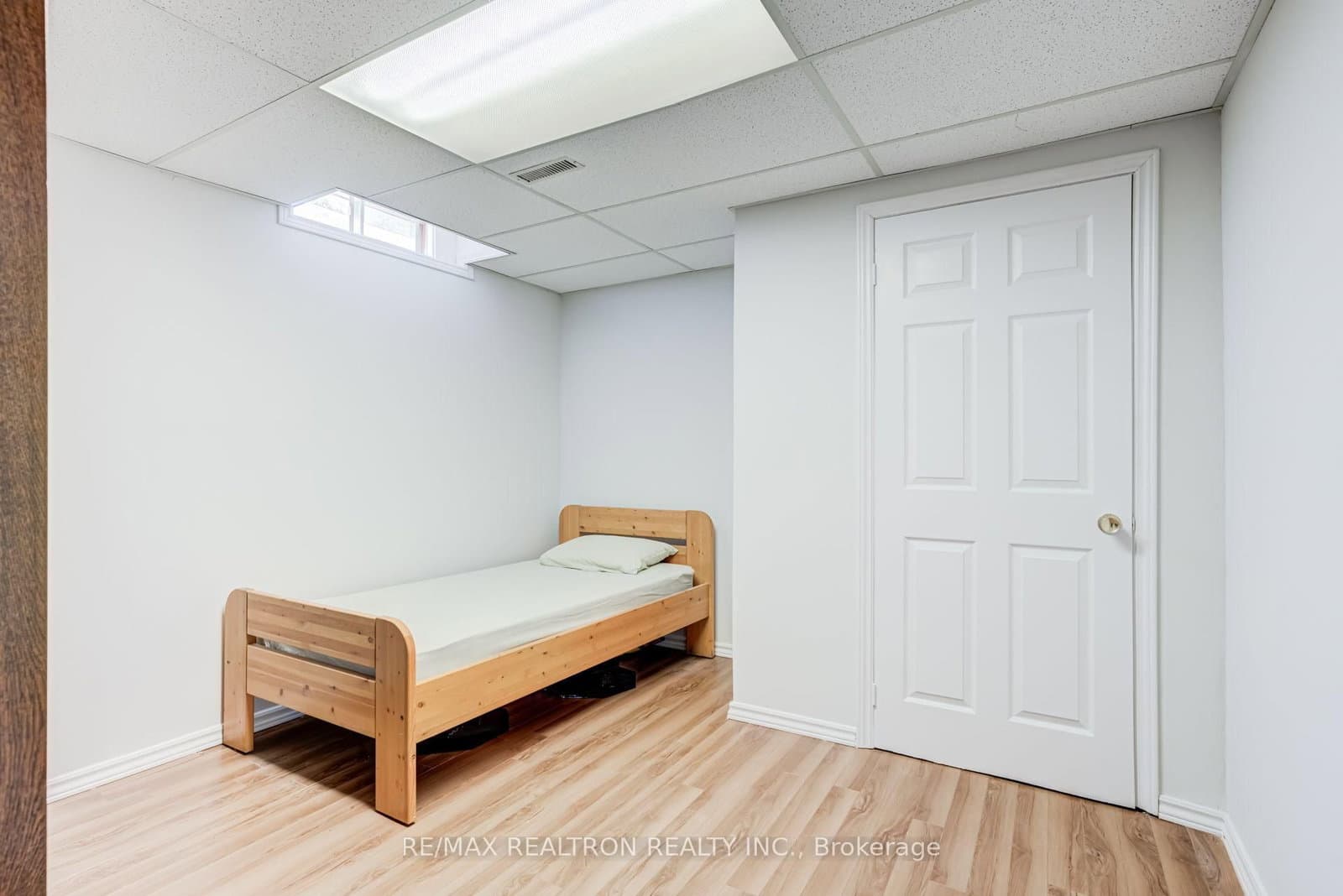 4379 Radisson Crescent thumbnail 35