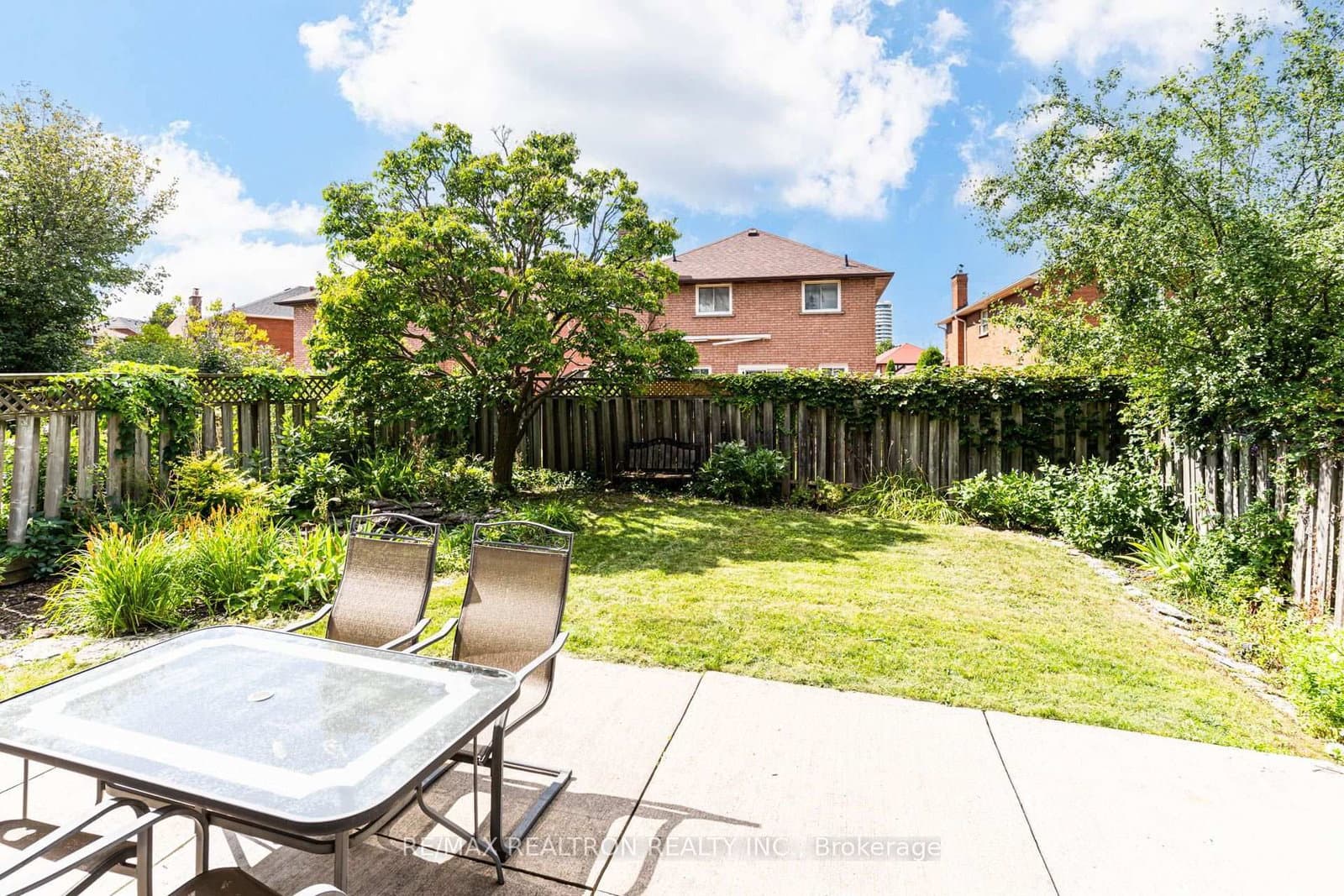 4379 Radisson Crescent thumbnail 37