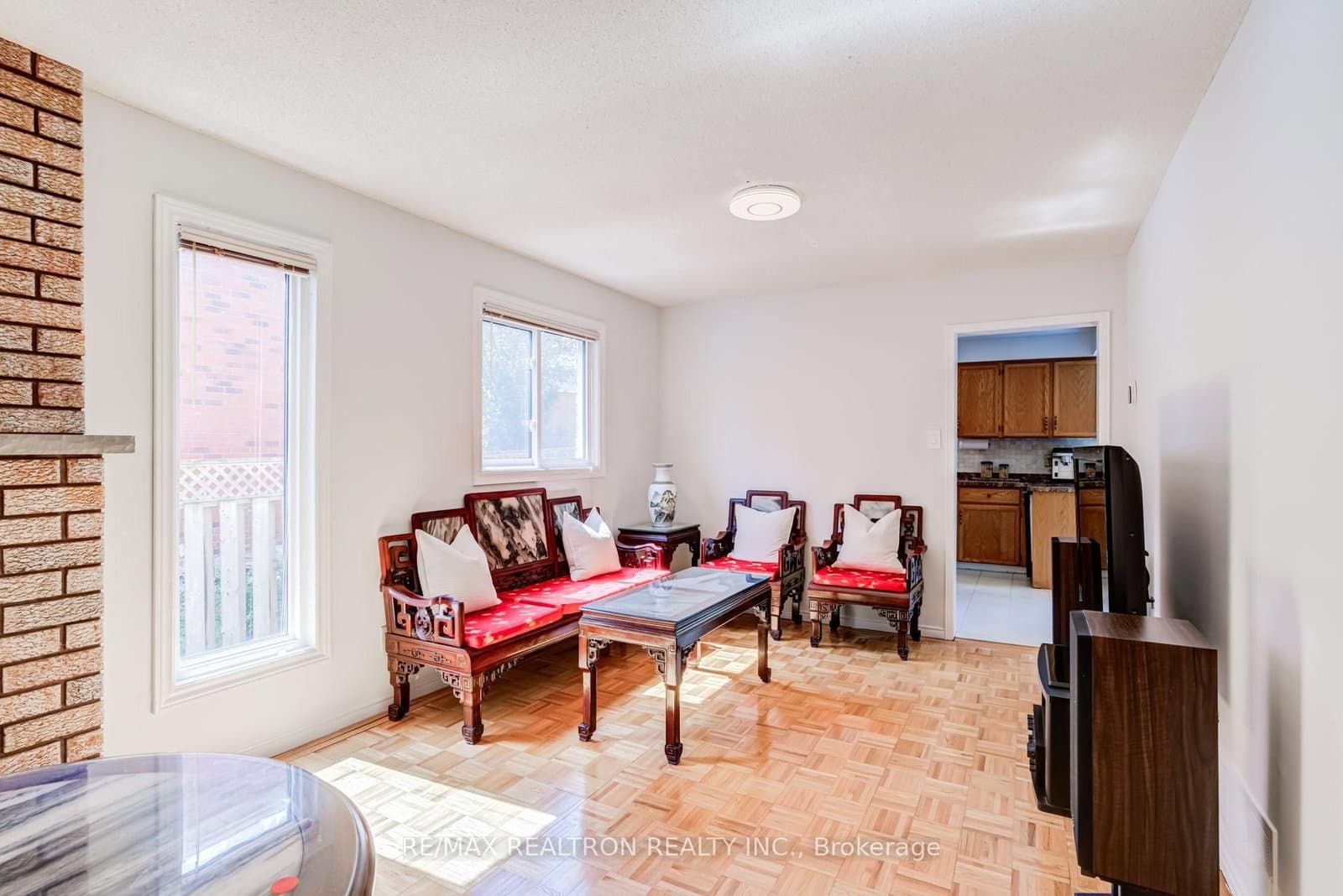 4379 Radisson Crescent thumbnail 7