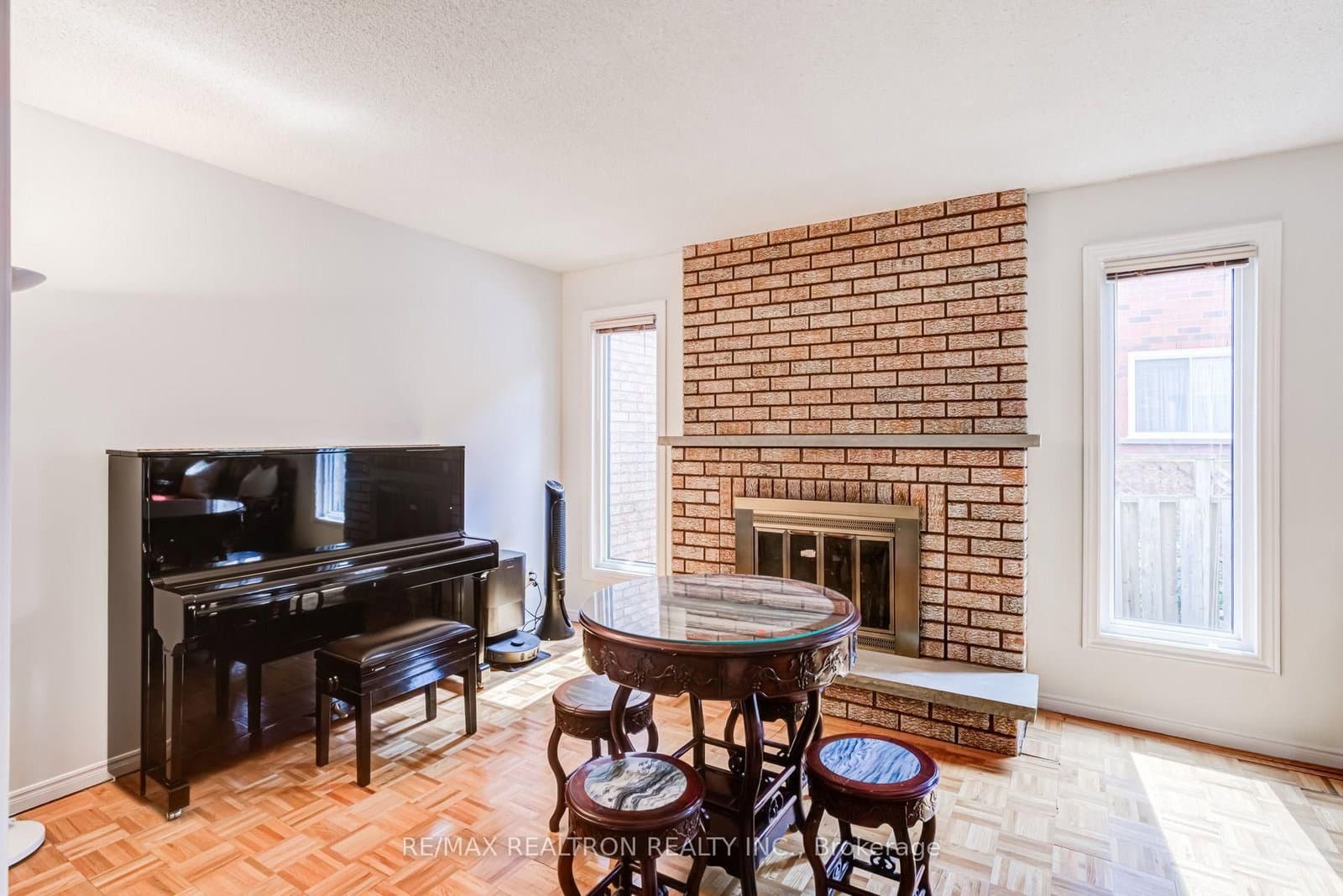 4379 Radisson Crescent thumbnail 8