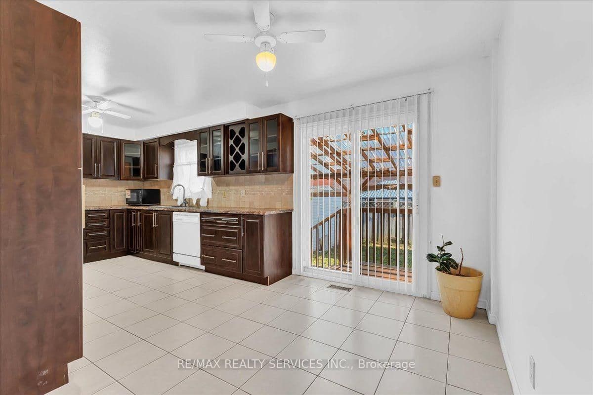 162 Major William Sharpe Drive thumbnail 10