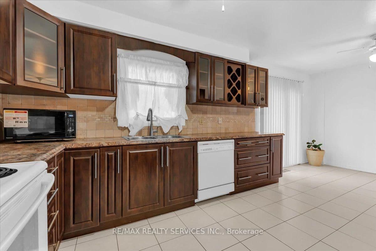 162 Major William Sharpe Drive thumbnail 11