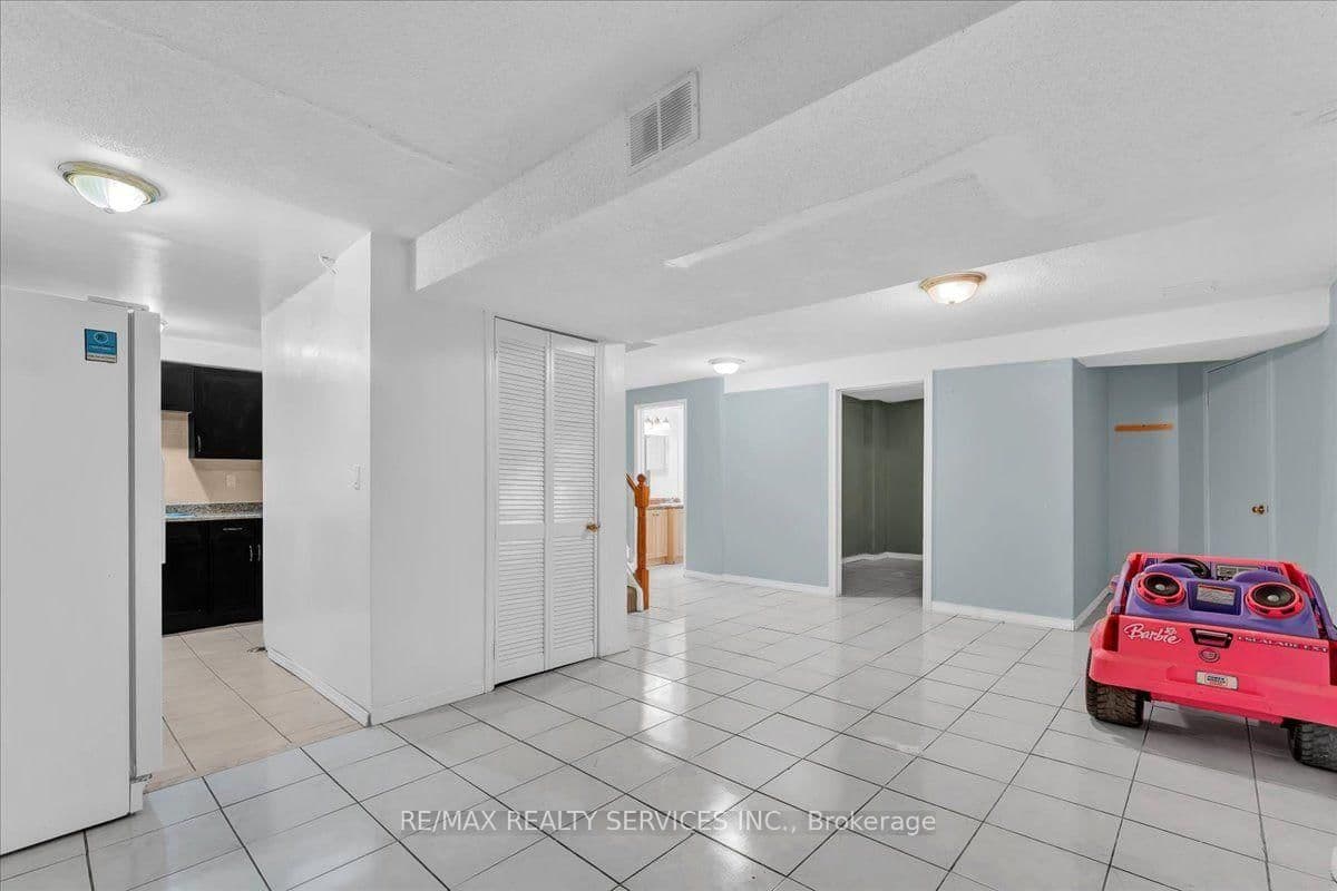 162 Major William Sharpe Drive thumbnail 28