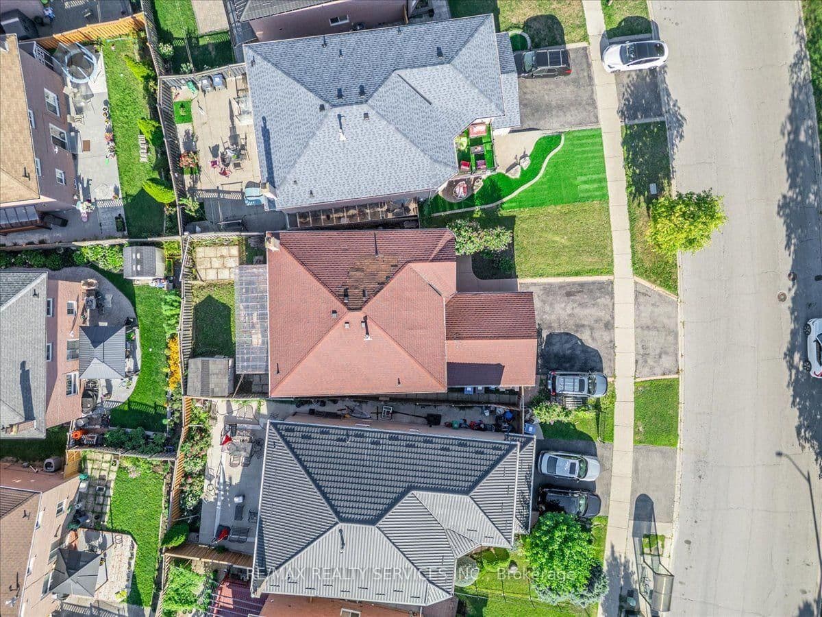 162 Major William Sharpe Drive thumbnail 3