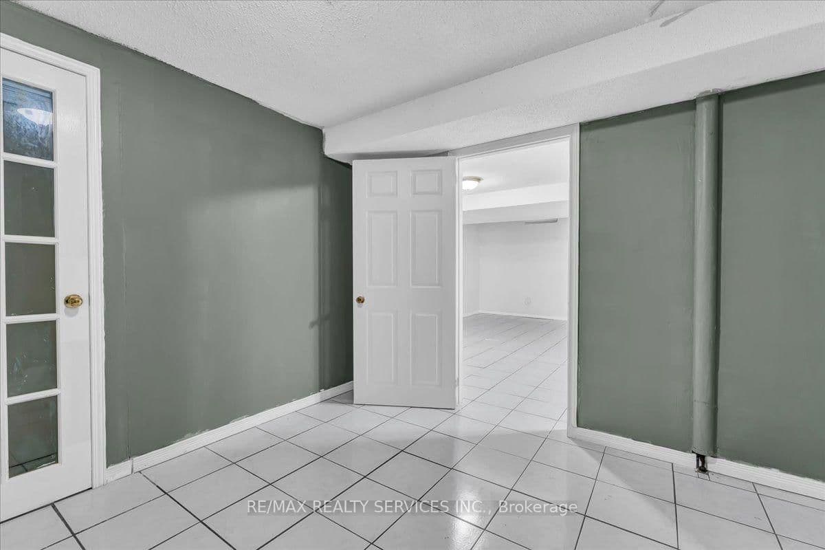 162 Major William Sharpe Drive thumbnail 32