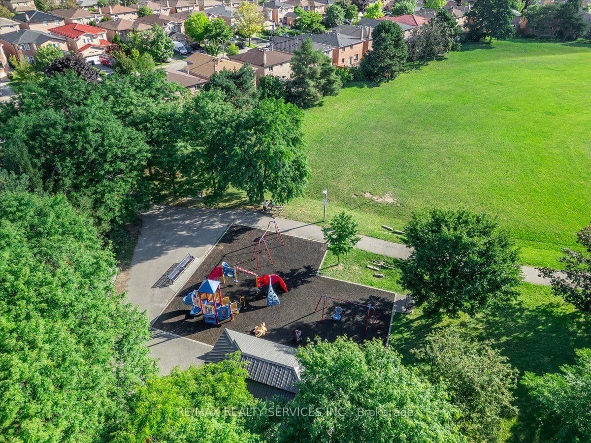 162 Major William Sharpe Drive thumbnail 6