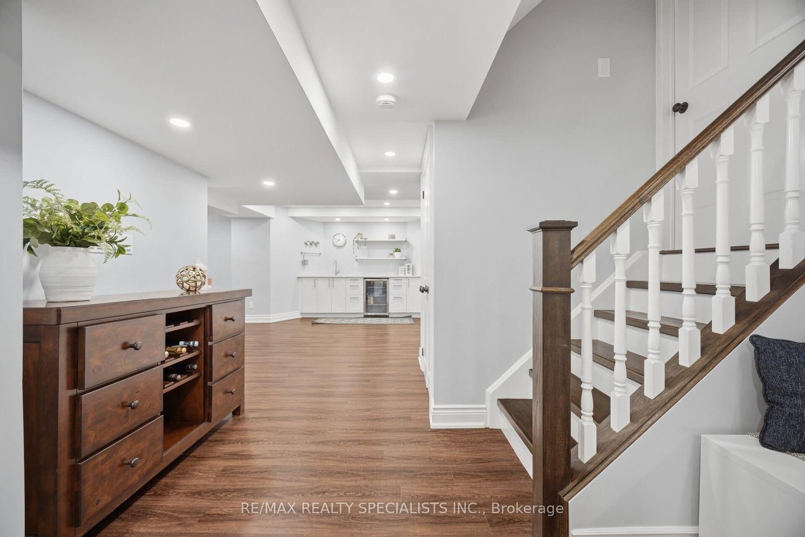 2150 Jardine Crescent thumbnail 22