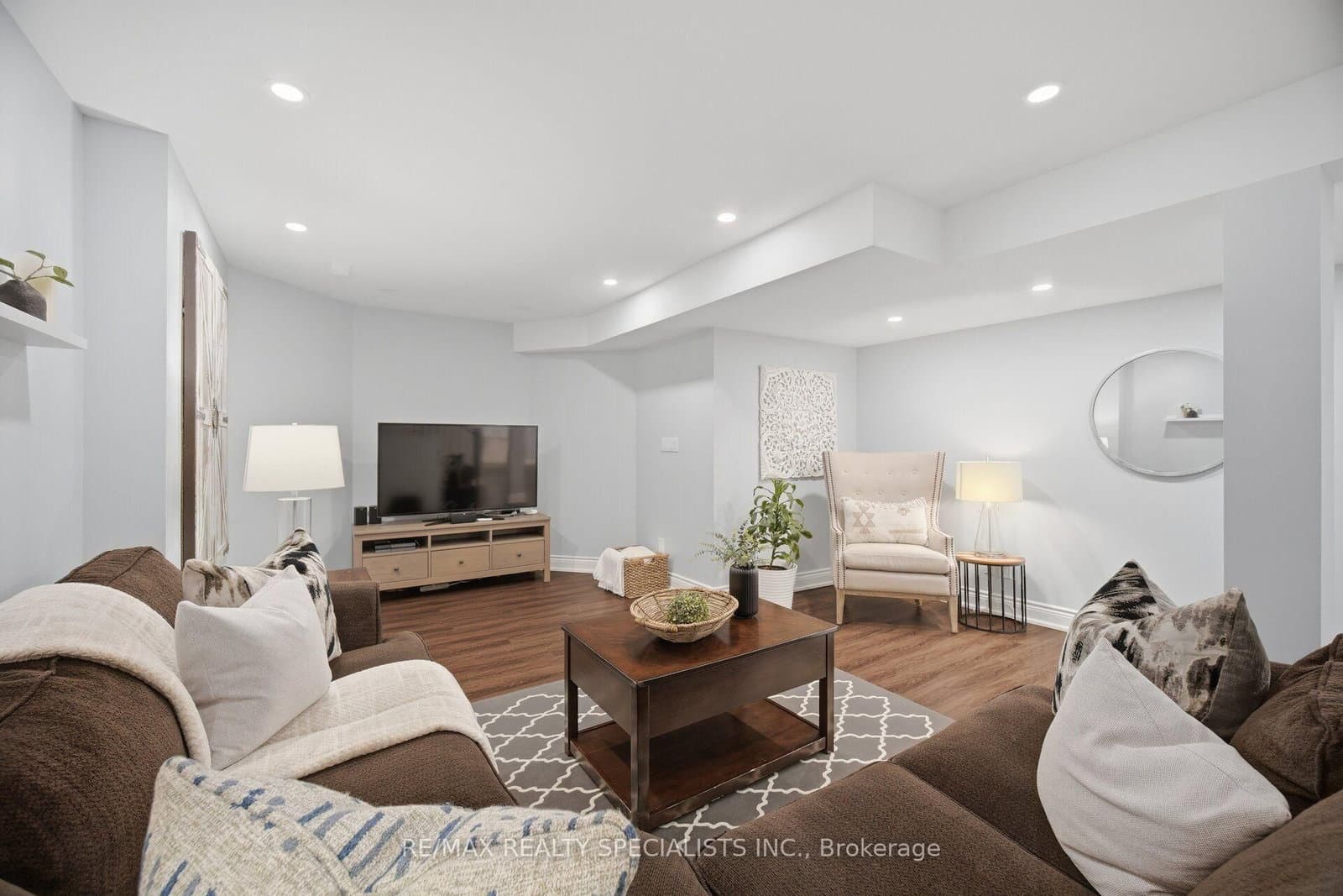 2150 Jardine Crescent thumbnail 23