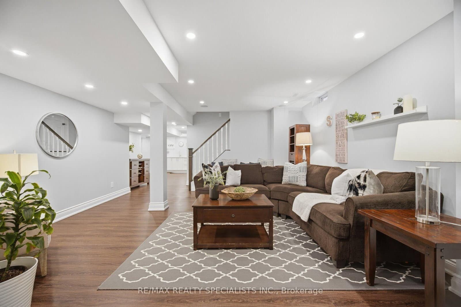 2150 Jardine Crescent thumbnail 24