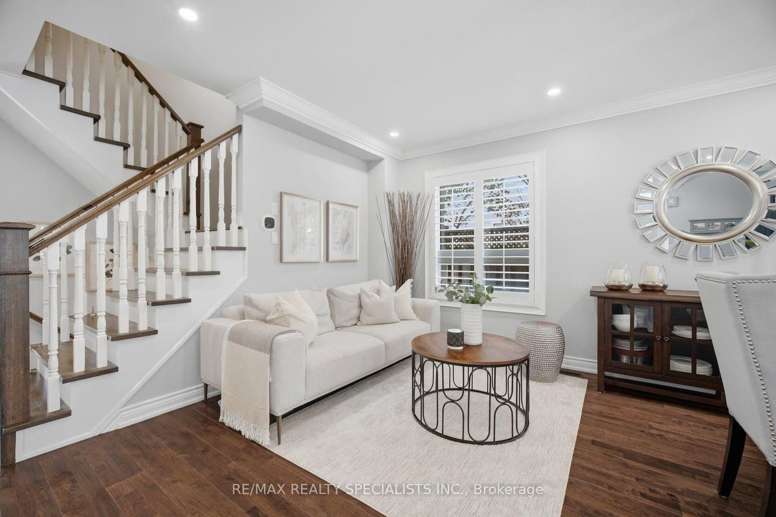 2150 Jardine Crescent thumbnail 3
