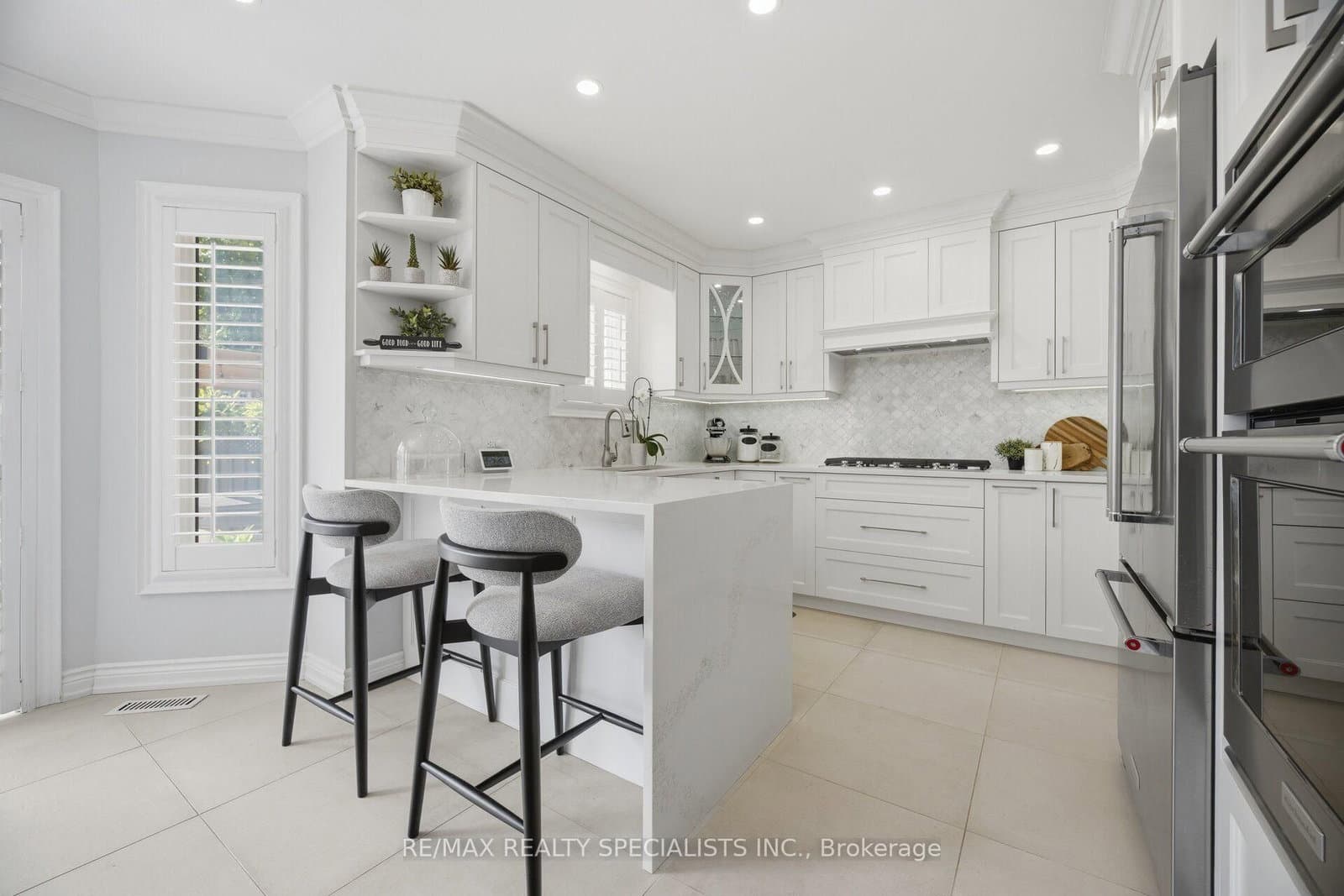 2150 Jardine Crescent thumbnail 6