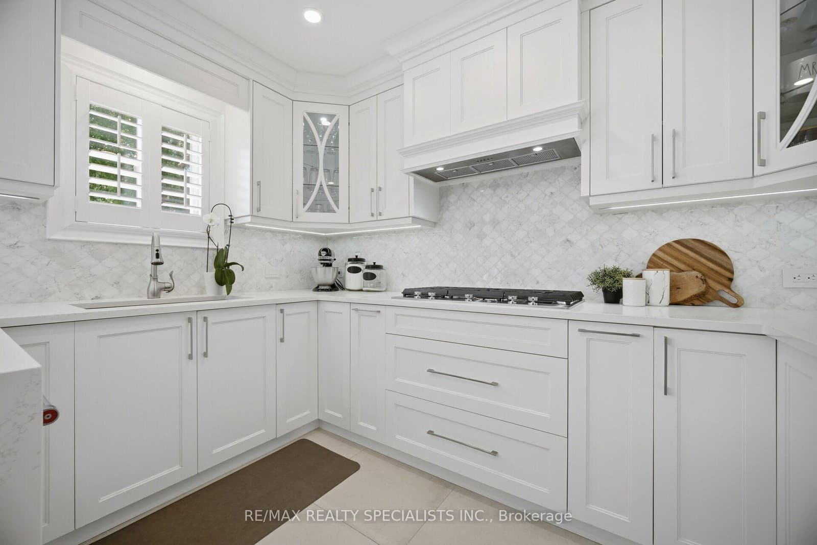 2150 Jardine Crescent thumbnail 7