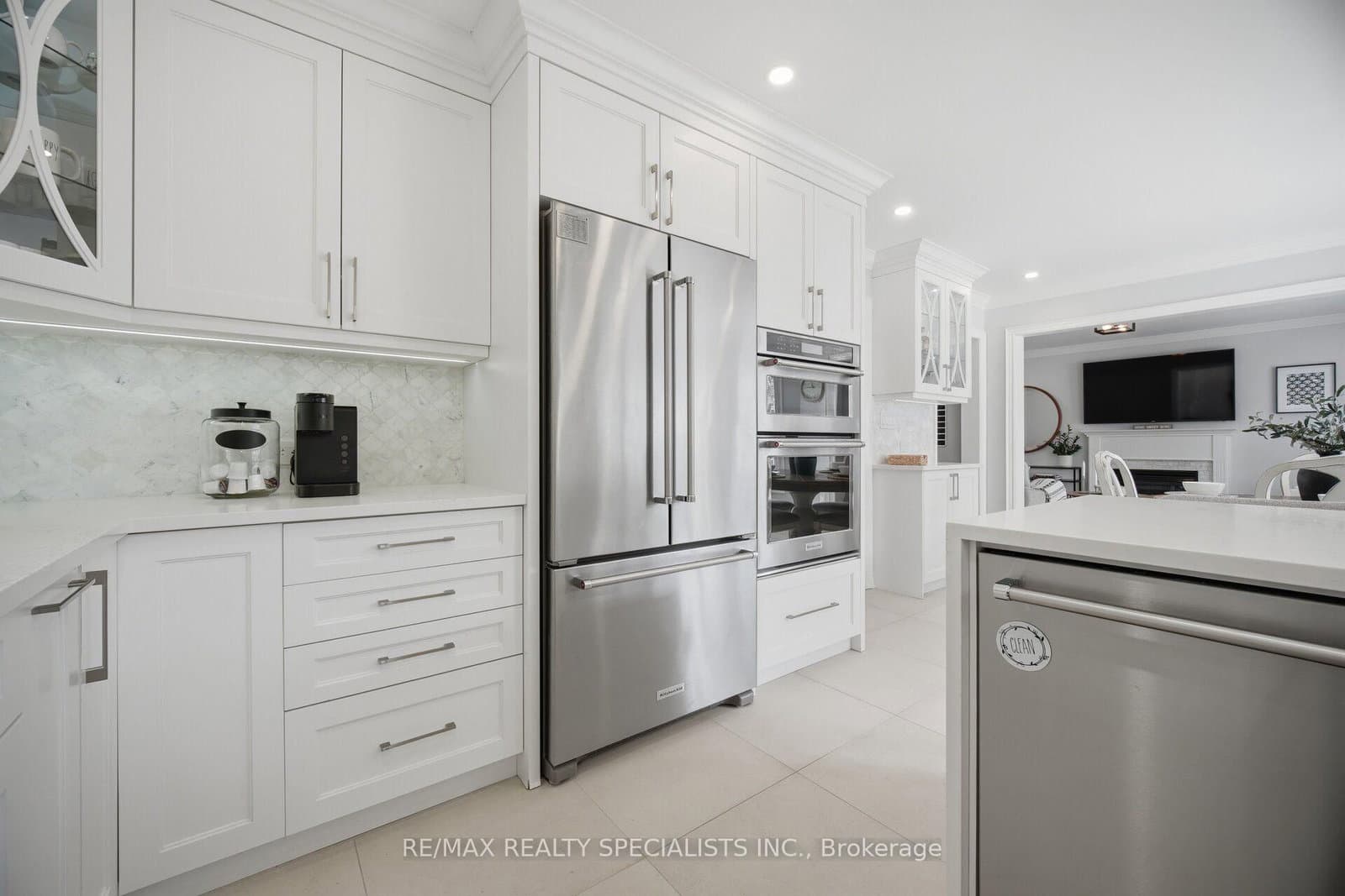 2150 Jardine Crescent thumbnail 8