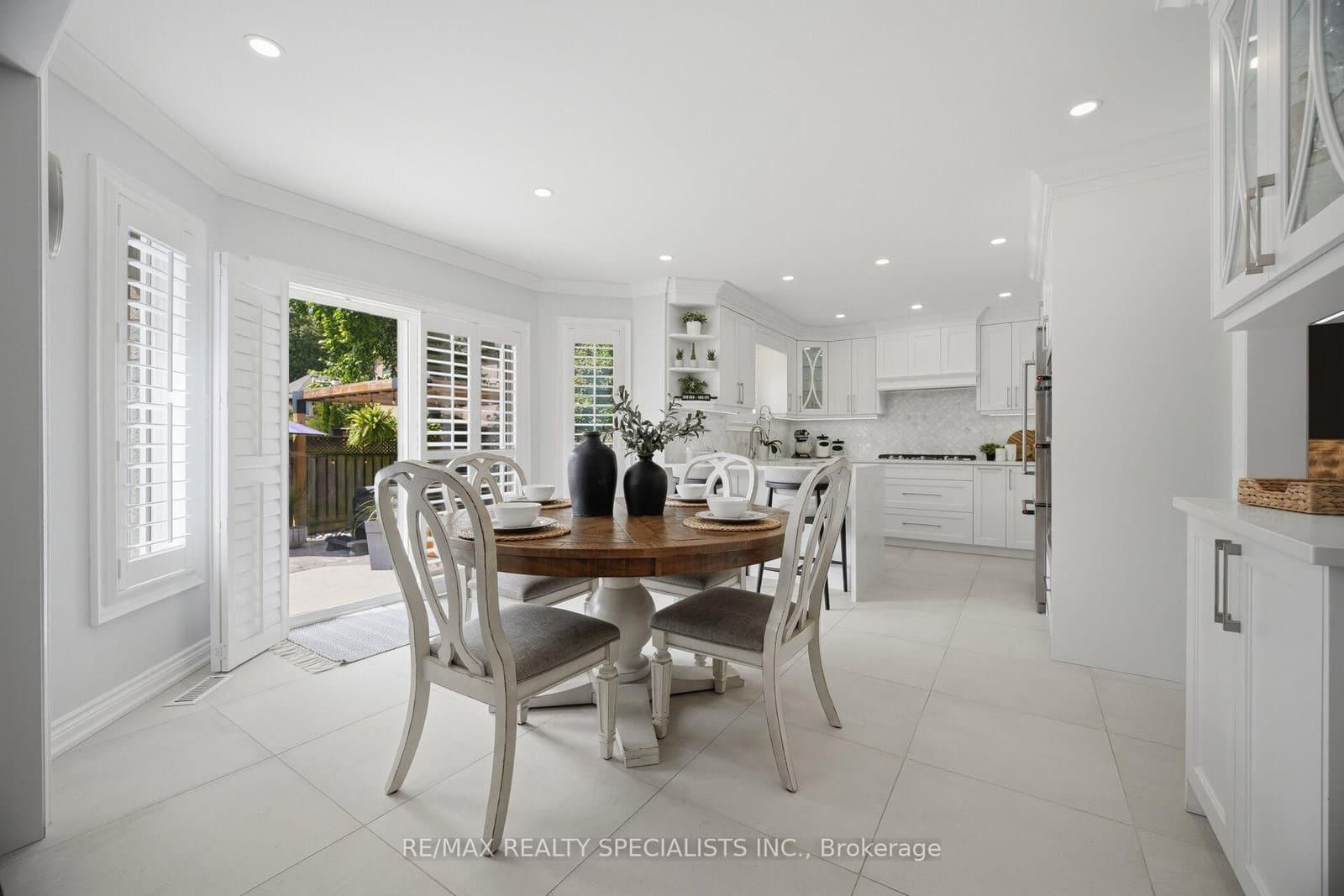 2150 Jardine Crescent thumbnail 9
