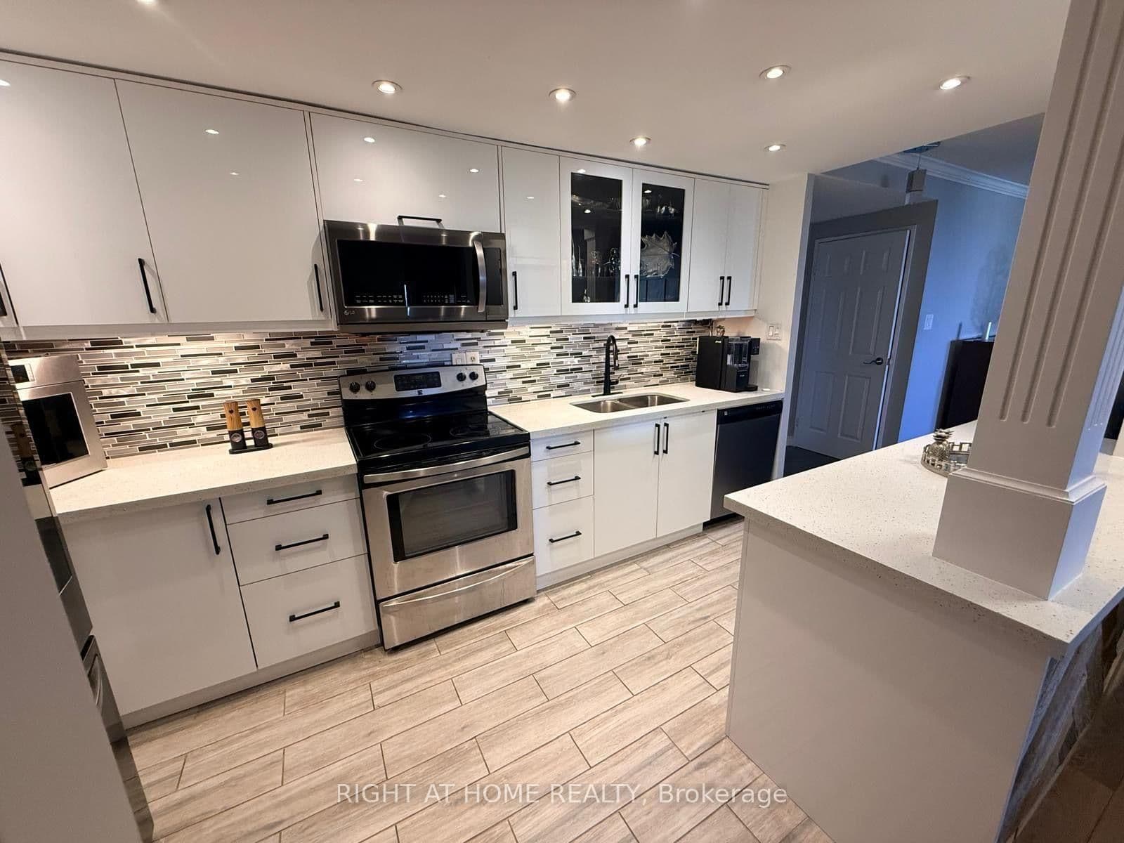 820 Burnhamthorpe Road, Unit 1102 thumbnail 3