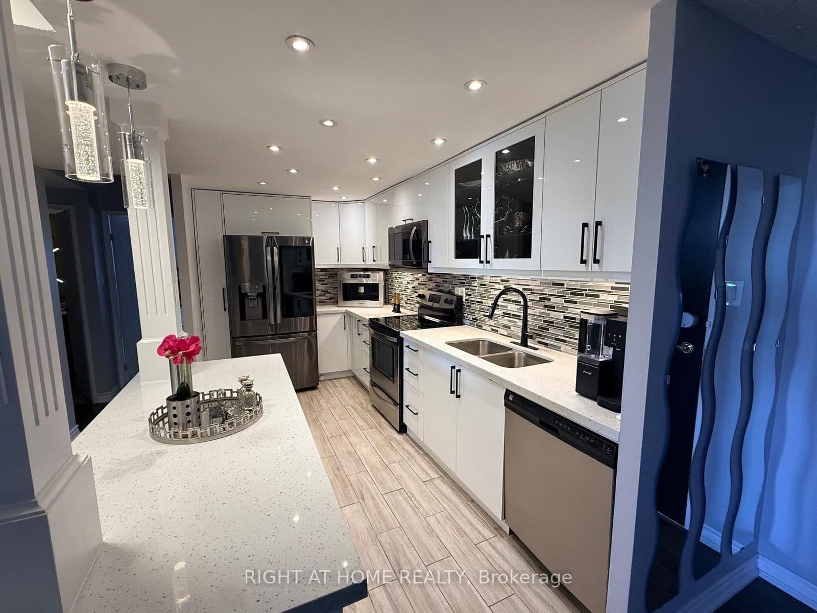 820 Burnhamthorpe Road, Unit 1102 thumbnail 4