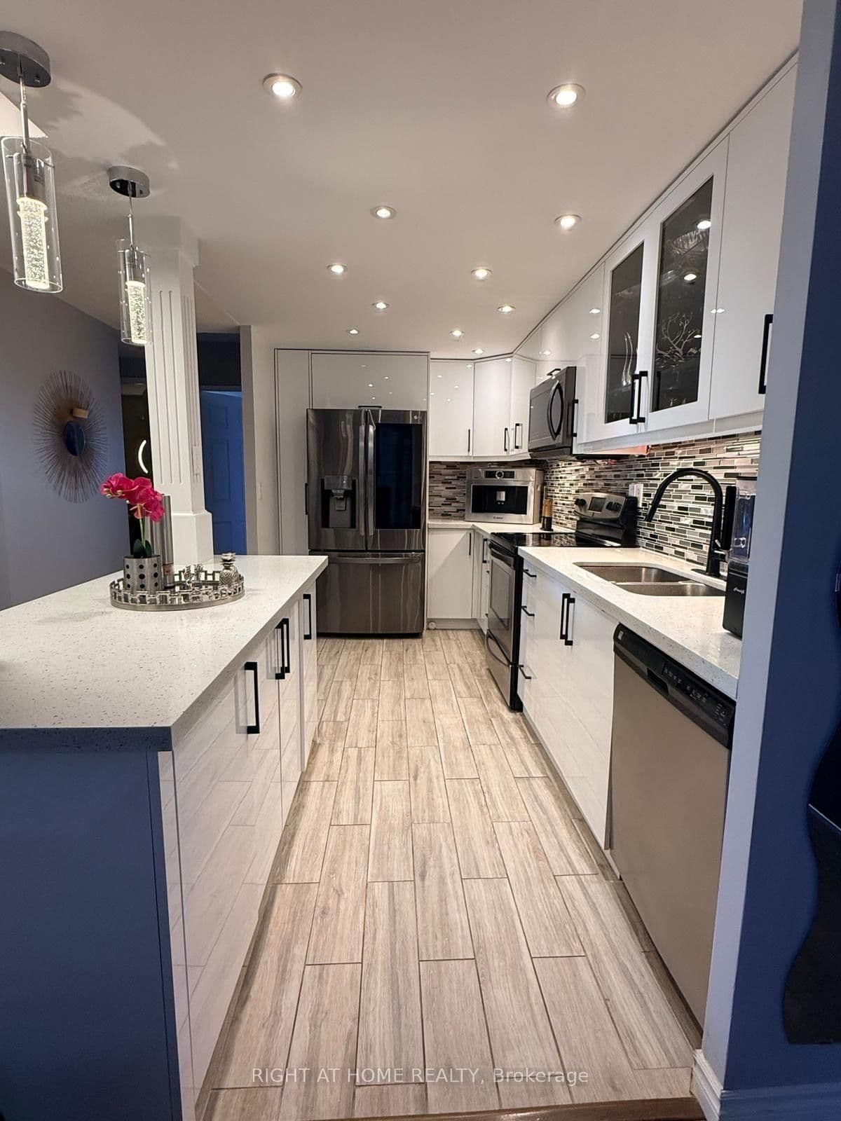 820 Burnhamthorpe Road, Unit 1102 thumbnail 5