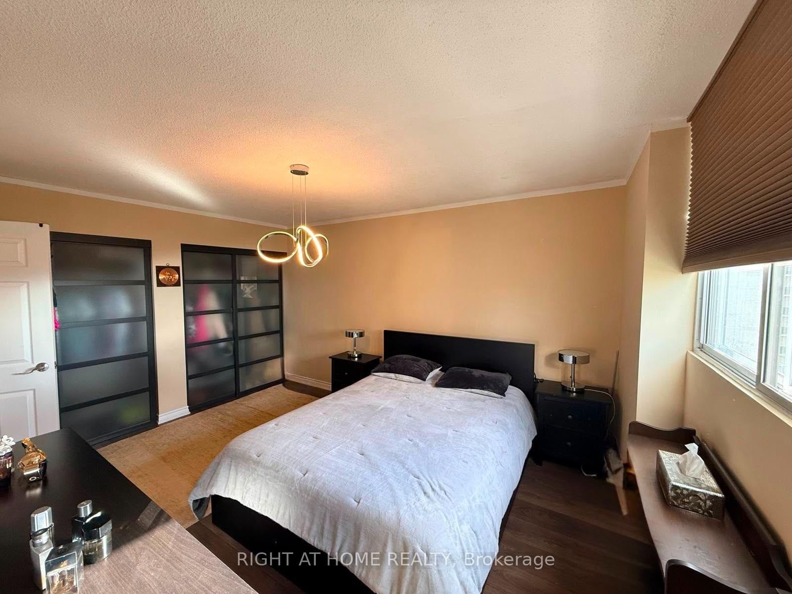 820 Burnhamthorpe Road, Unit 1102 thumbnail 9