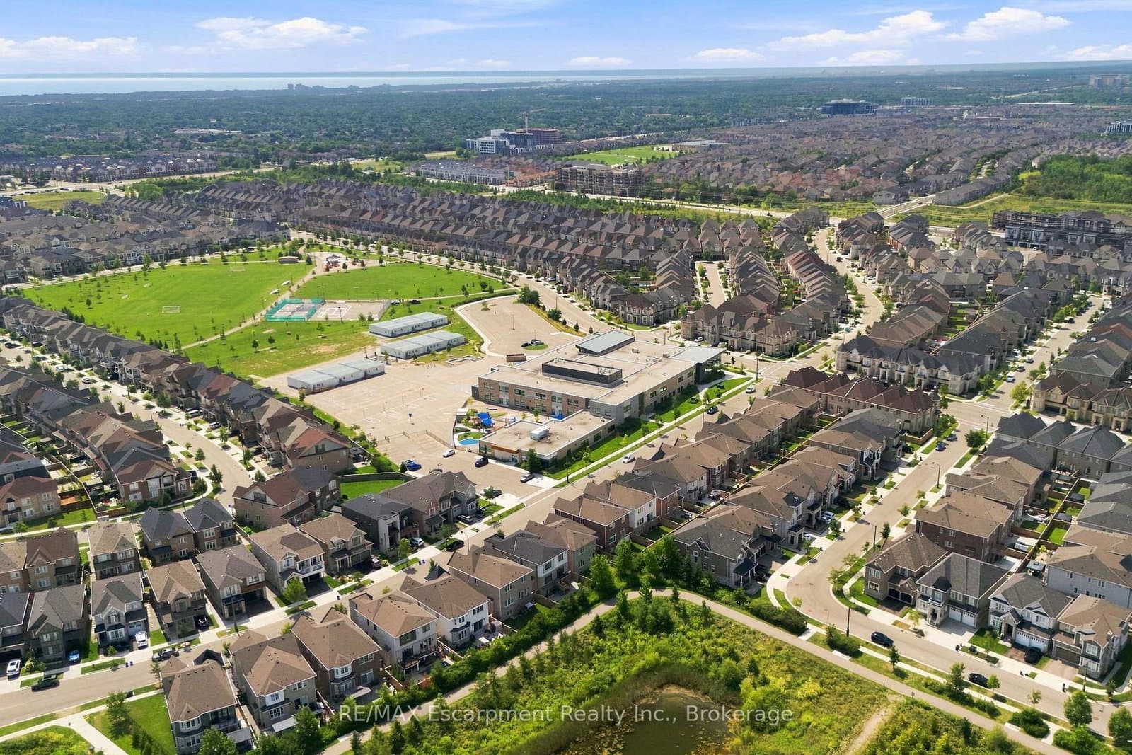 143 Threshing Mill Boulevard thumbnail 36