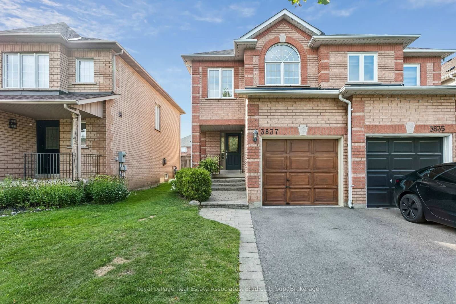 3837 Forest Bluff Crescent - Image 1