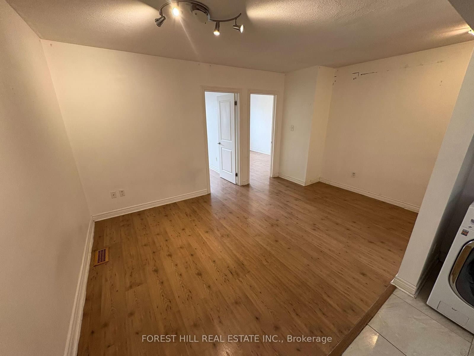 341 Lakeshore Road E, Unit 1 thumbnail 3
