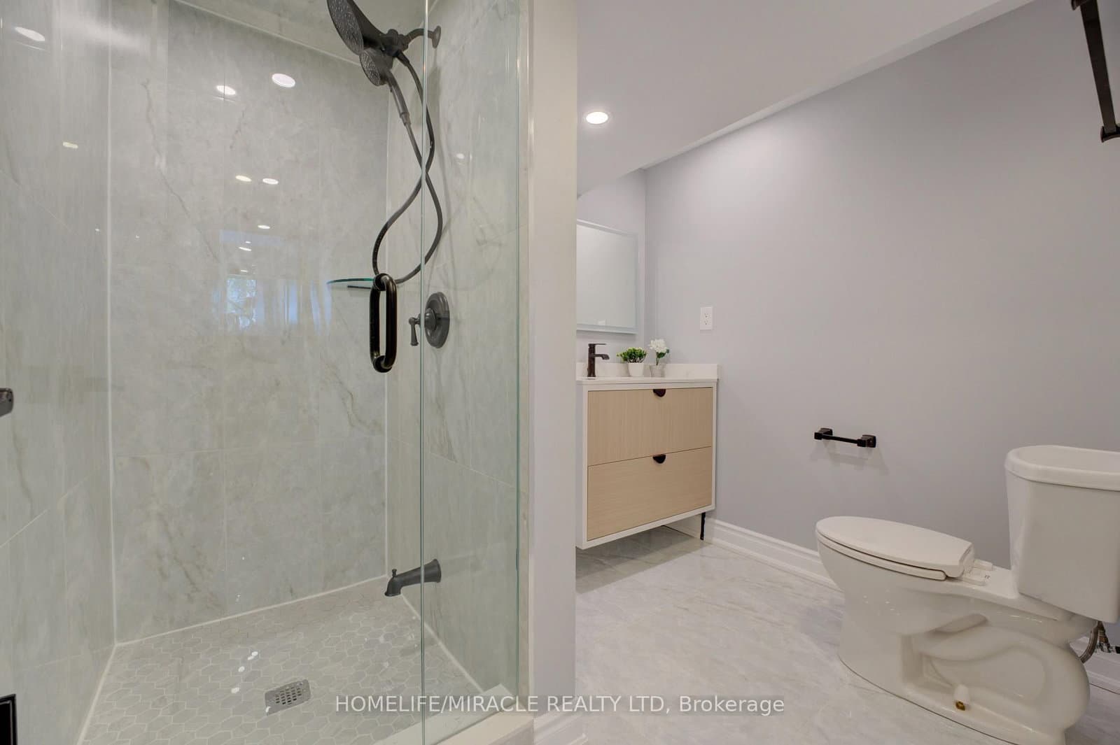 85 Silverstone Drive thumbnail 27