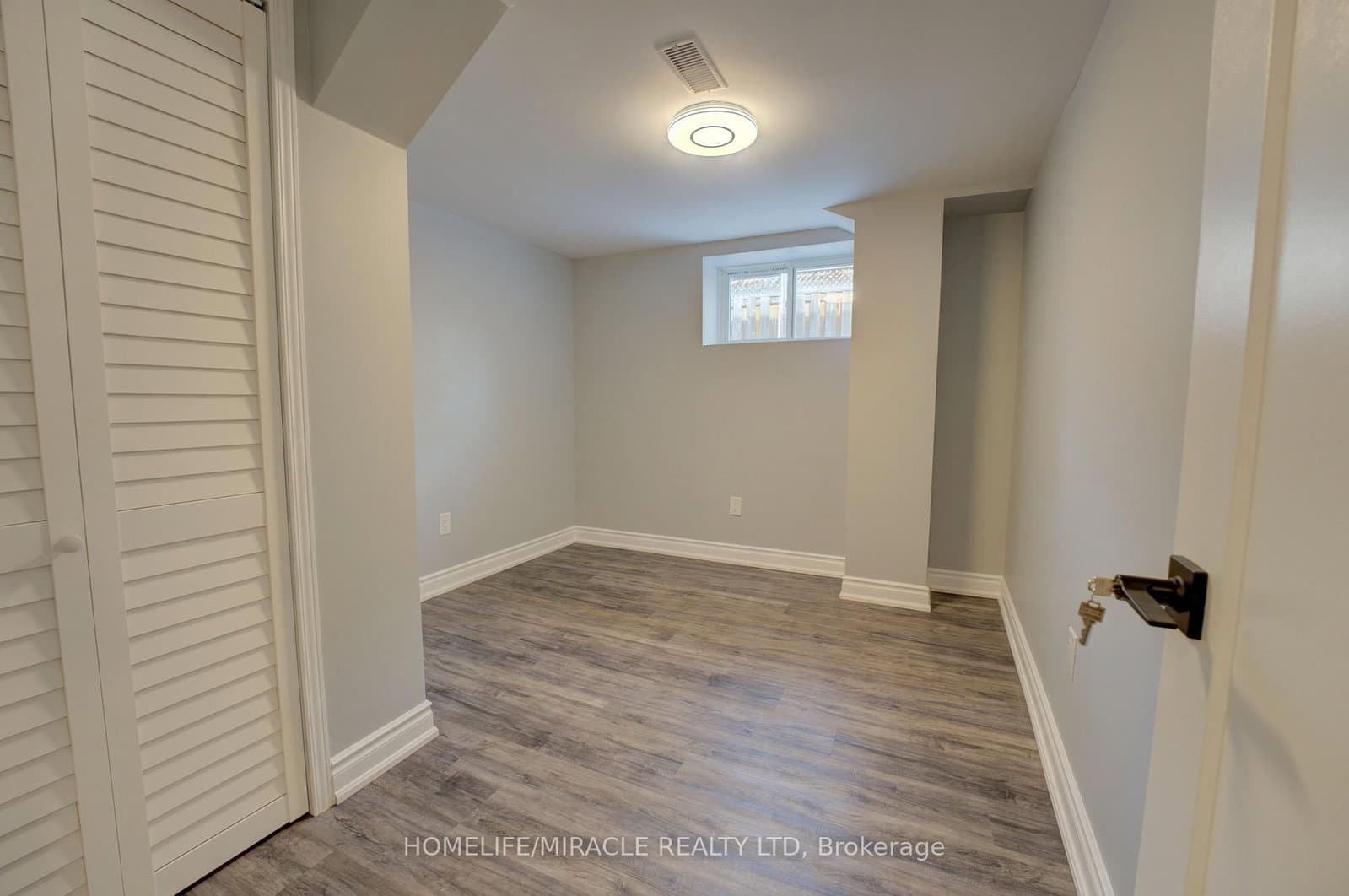 85 Silverstone Drive thumbnail 28