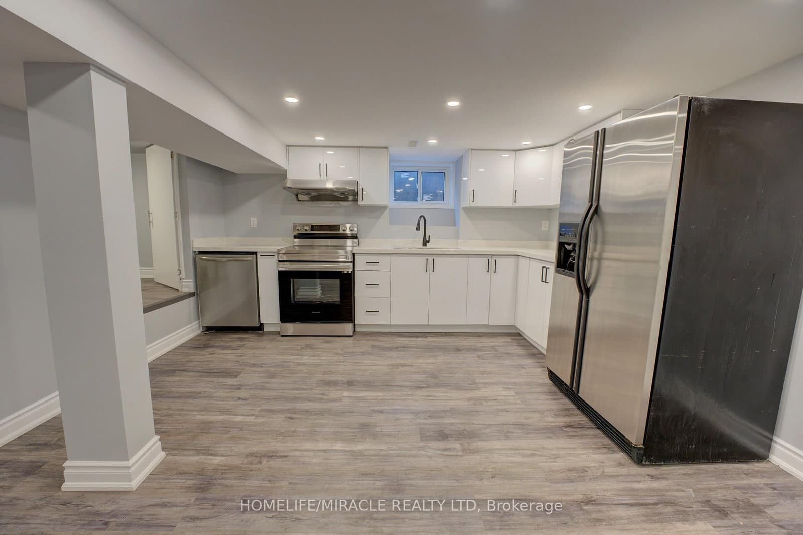 85 Silverstone Drive thumbnail 32