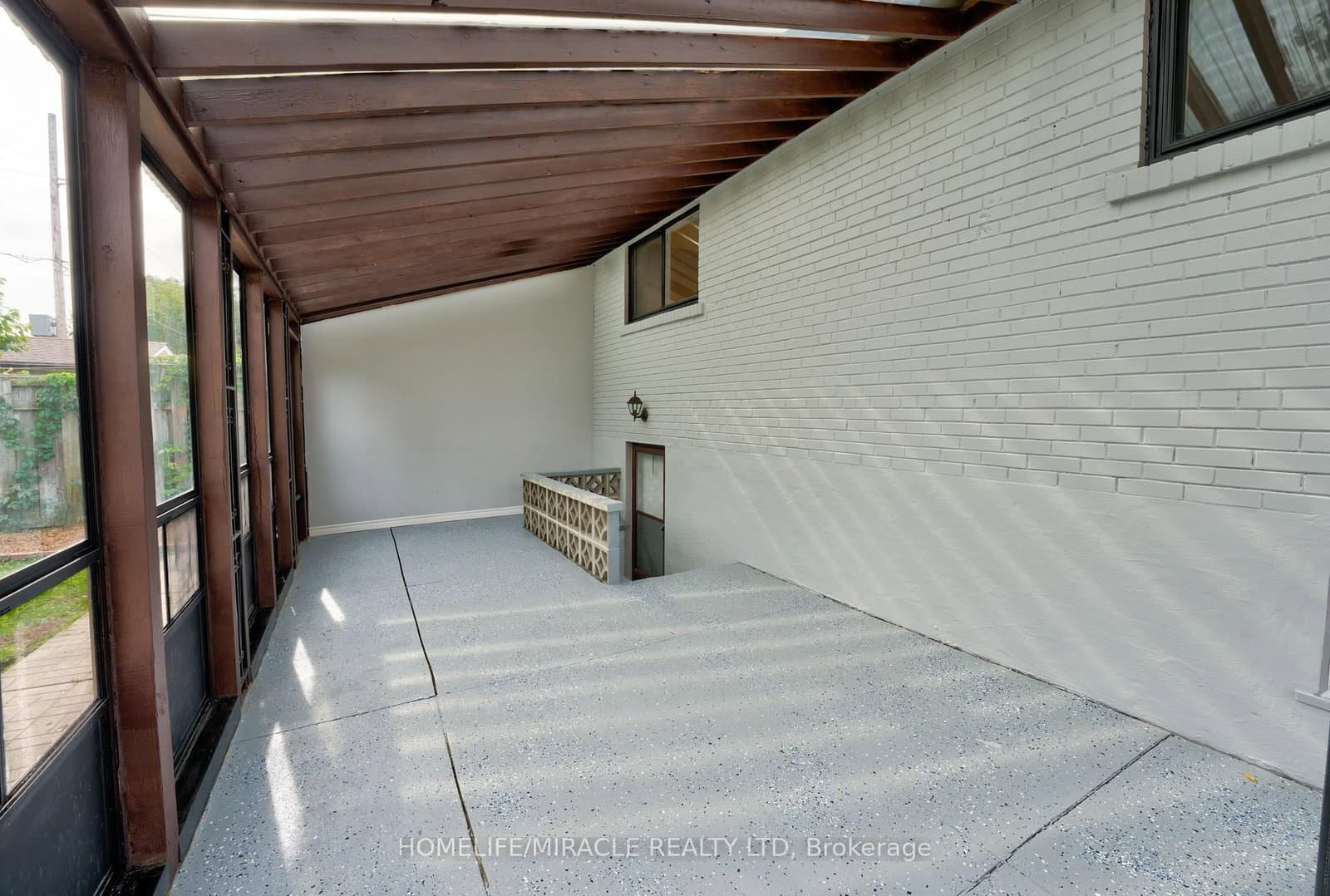 85 Silverstone Drive thumbnail 37