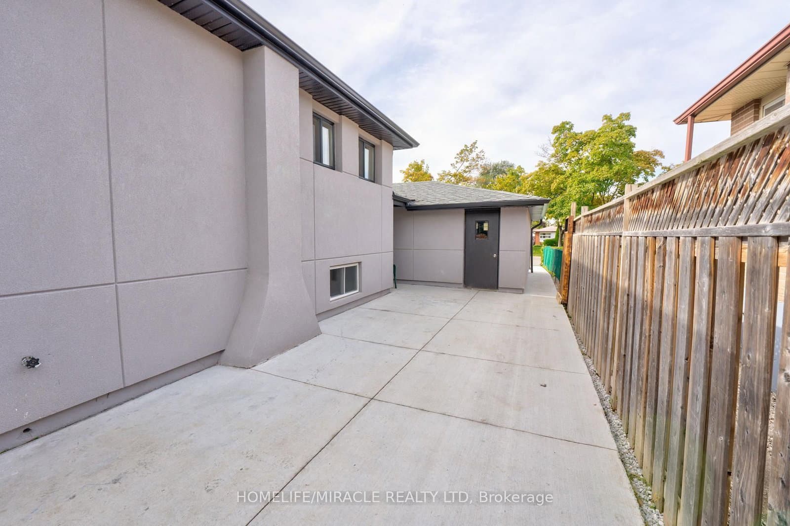 85 Silverstone Drive thumbnail 40