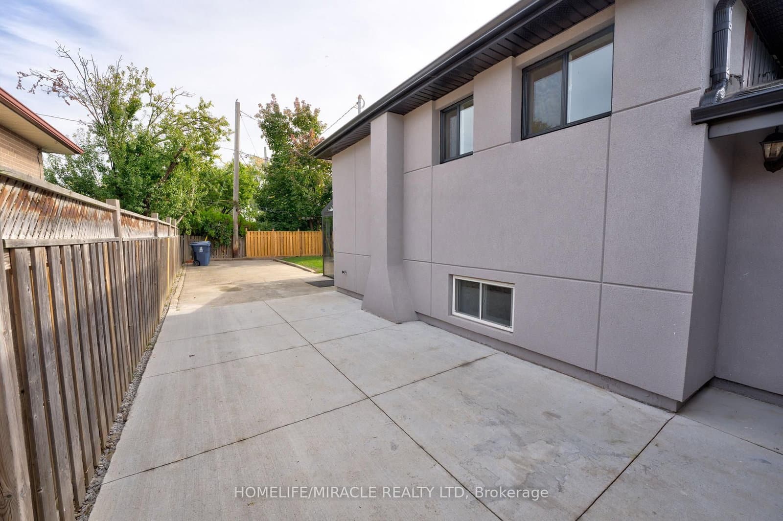 85 Silverstone Drive thumbnail 41