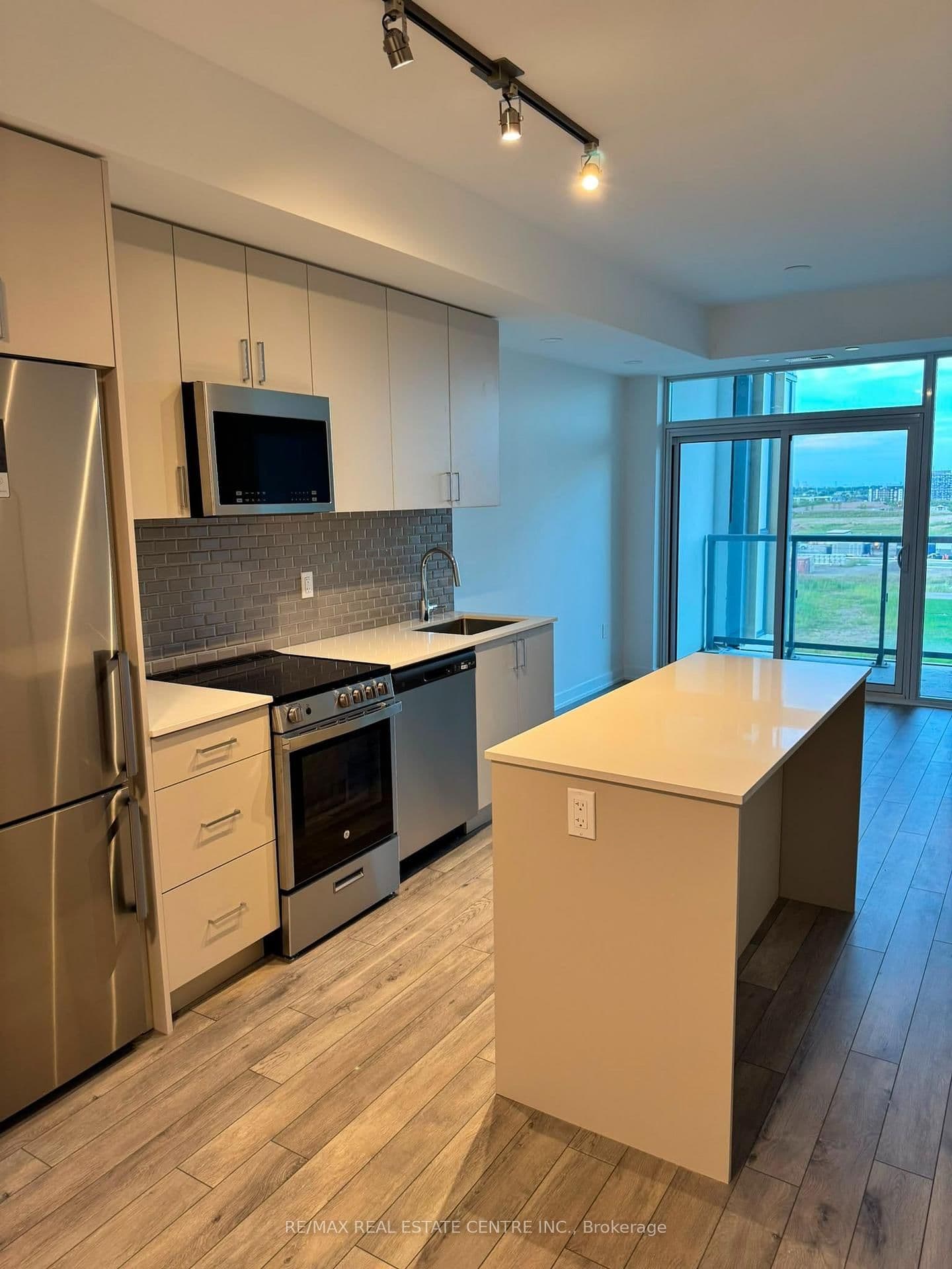 1005 Dundas Street E Street, Unit 612 thumbnail 3