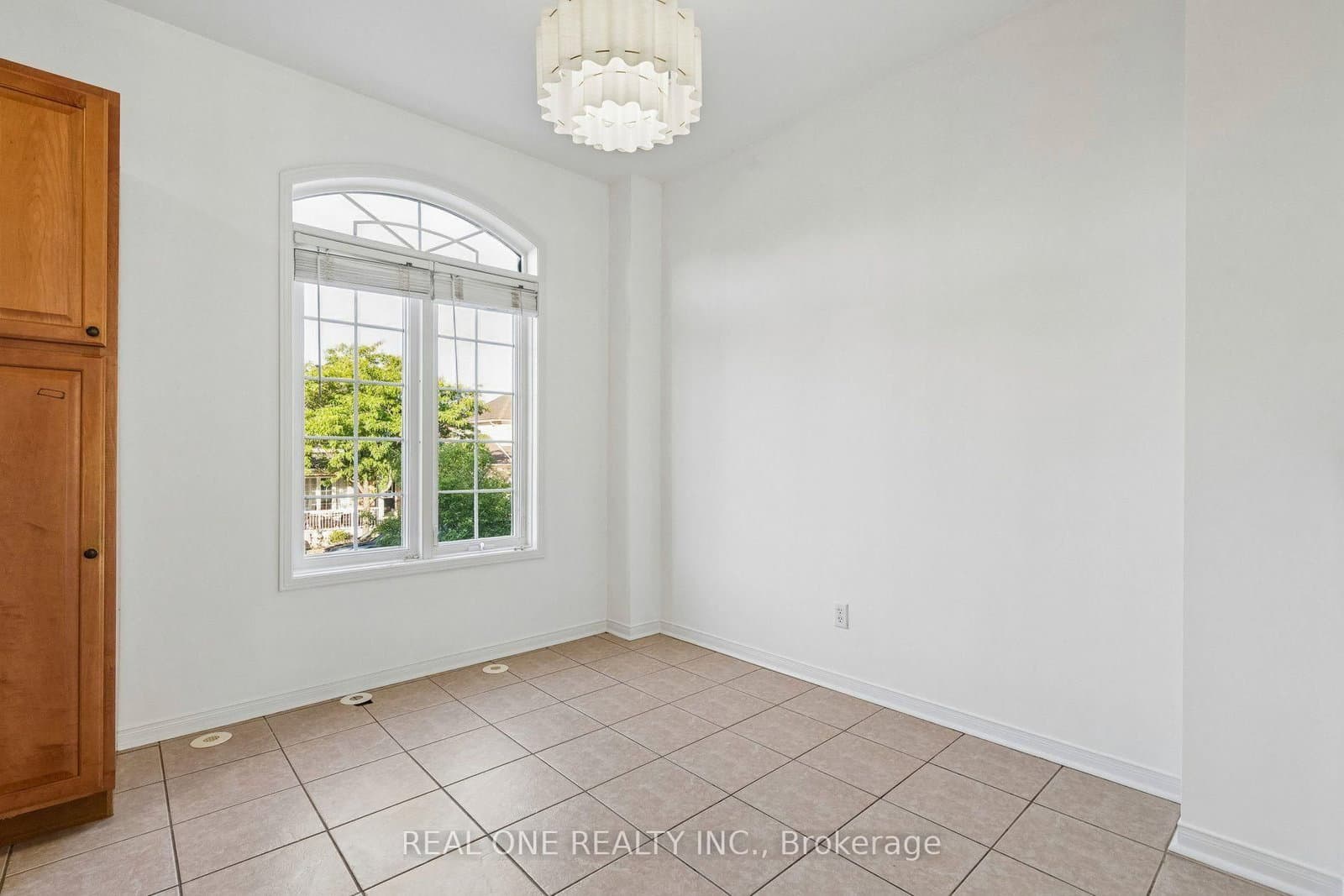 2350 Sutton Drive thumbnail 13