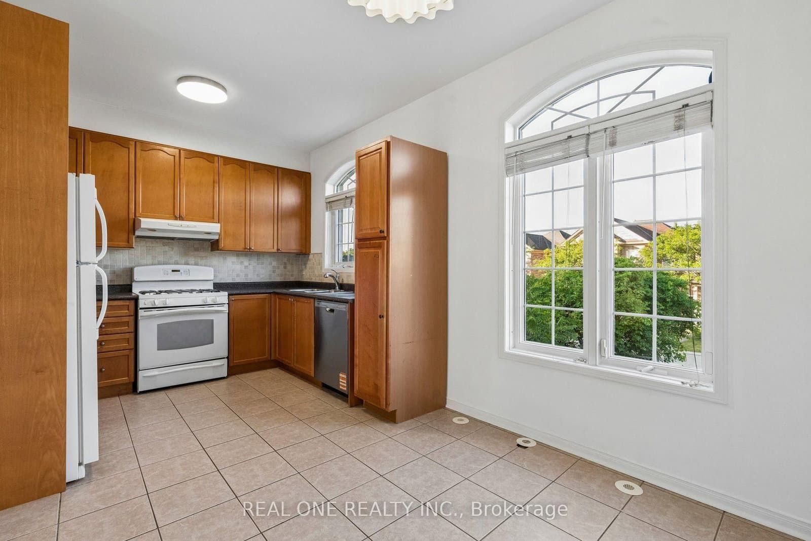 2350 Sutton Drive thumbnail 17