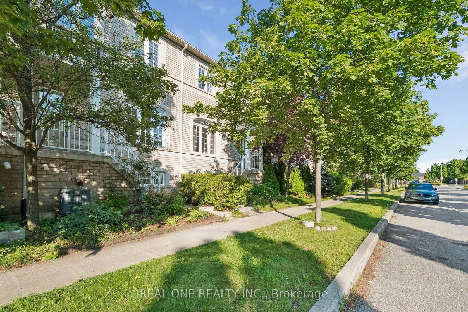 2350 Sutton Drive thumbnail 3